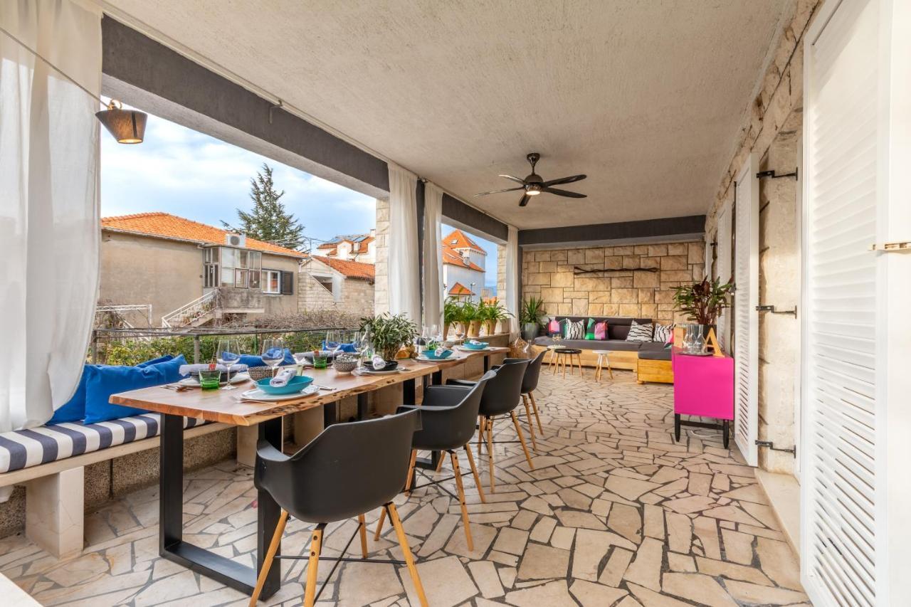 Apartment Lota With Heated Pool On Top Location Supetar Exteriér fotografie