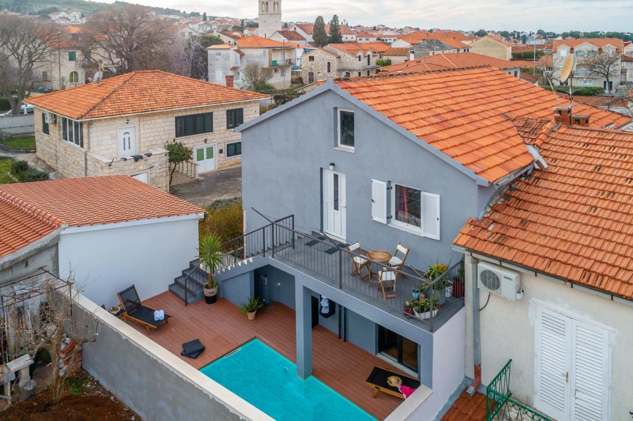 Apartment Lota With Heated Pool On Top Location Supetar Exteriér fotografie