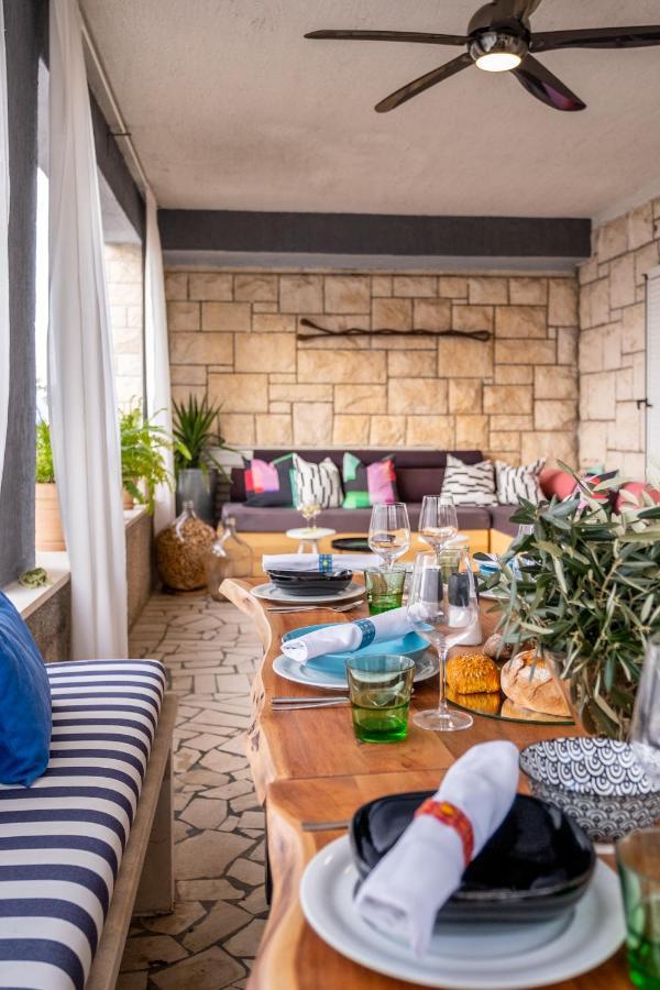 Apartment Lota With Heated Pool On Top Location Supetar Exteriér fotografie