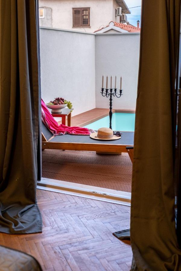 Apartment Lota With Heated Pool On Top Location Supetar Exteriér fotografie