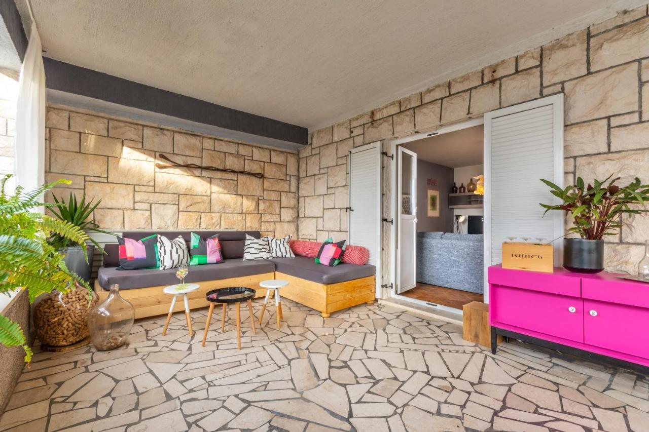 Apartment Lota With Heated Pool On Top Location Supetar Exteriér fotografie