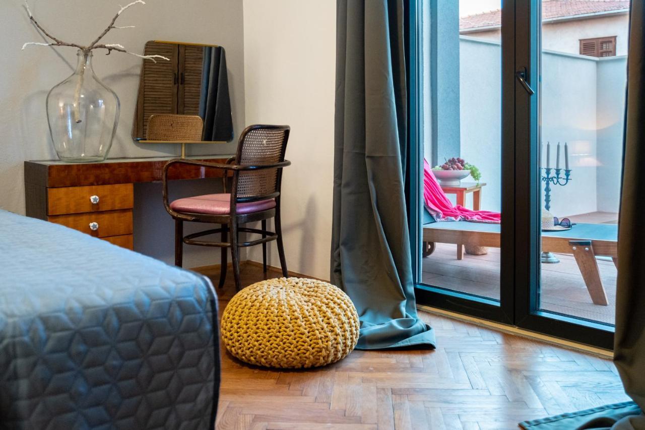 Apartment Lota With Heated Pool On Top Location Supetar Exteriér fotografie