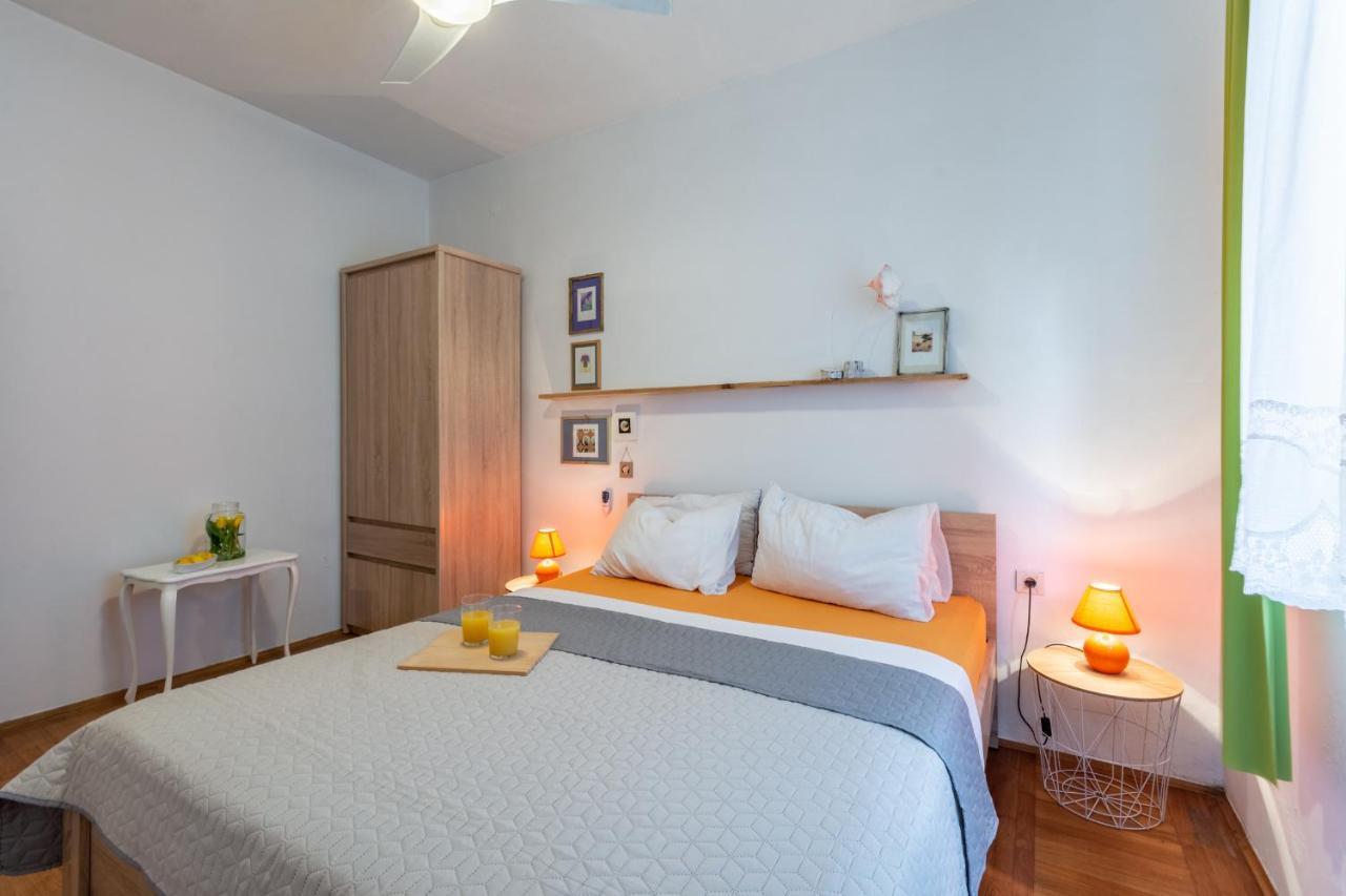 Apartment Lota With Heated Pool On Top Location Supetar Exteriér fotografie
