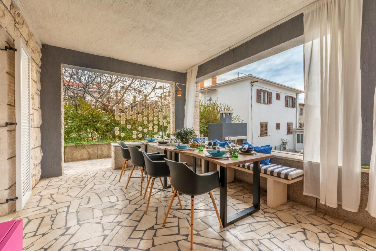 Apartment Lota With Heated Pool On Top Location Supetar Exteriér fotografie