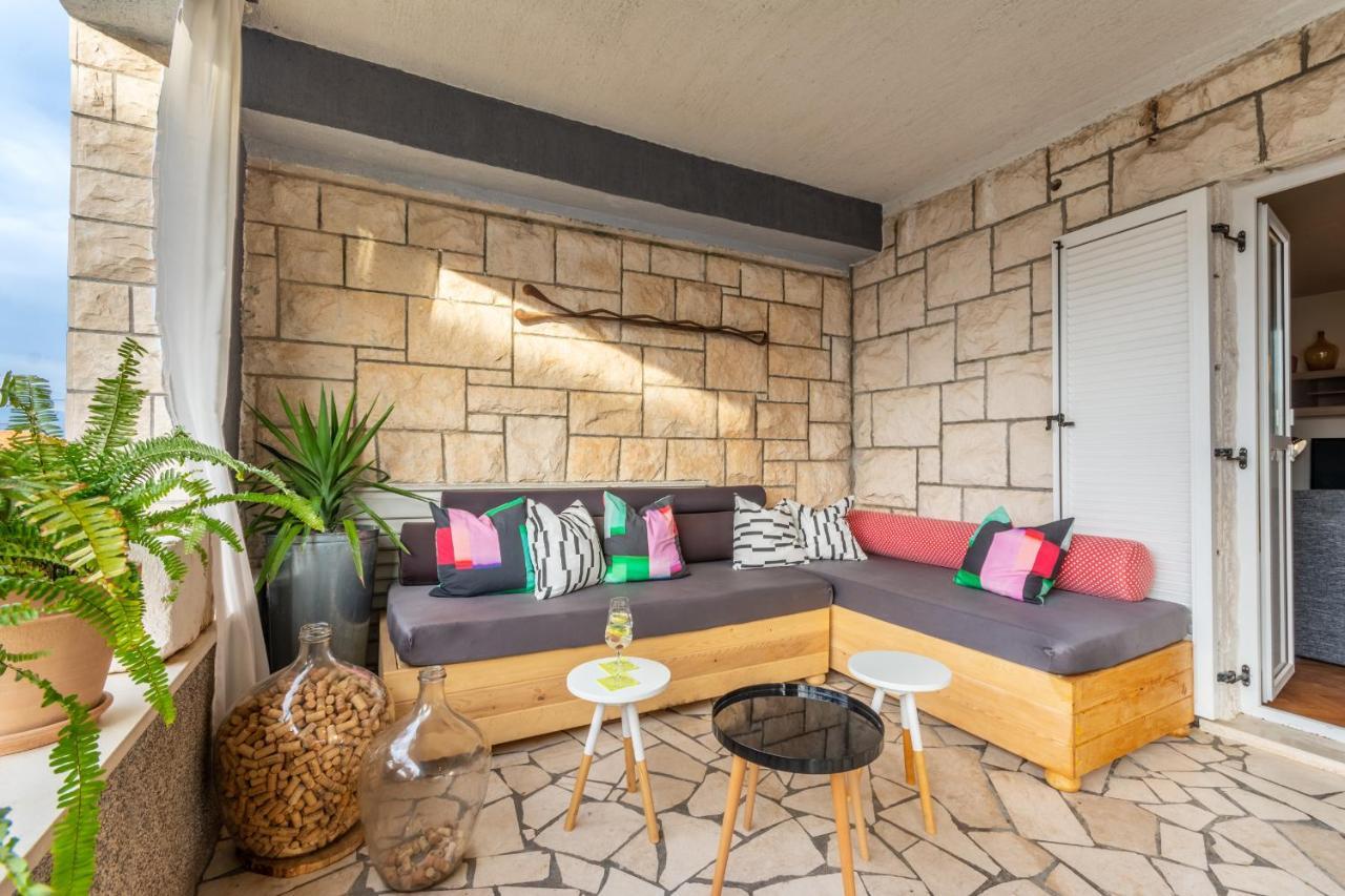 Apartment Lota With Heated Pool On Top Location Supetar Exteriér fotografie