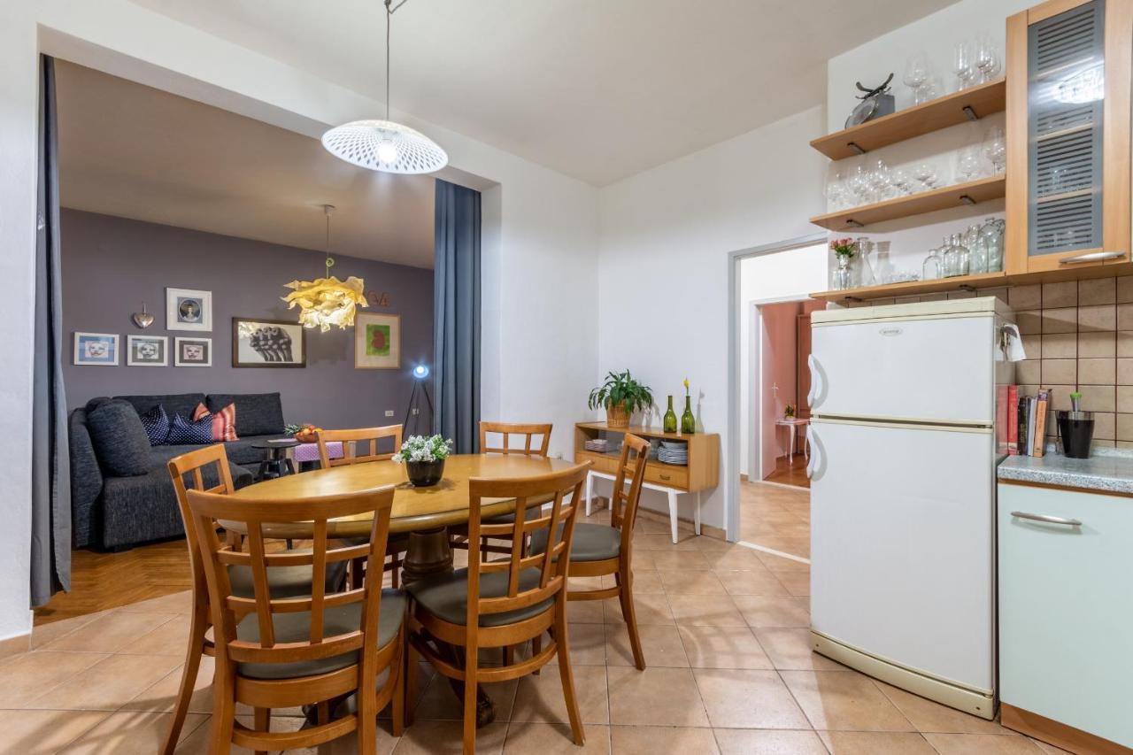 Apartment Lota With Heated Pool On Top Location Supetar Exteriér fotografie